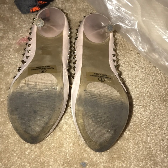 Heels - Picture 4 of 4